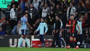 A gift for Liverpool and Man City. Arsenal, playing with ten men, lost to Bournemouth