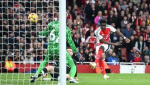 Saka returned to Arsenal's starting lineup and achieved a unique milestone
