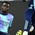 C'est grave. Bukayo Saka a quitté le stade sur des béquilles après le match contre Crystal Palace