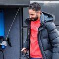 Qu'est-ce qui se passe ? Manchester United se rend au match contre Tottenham à bord d'un bus modeste