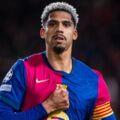 Remplaçant pour Van Dijk. Liverpool lorgne sur Ronald Araujo