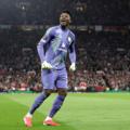 Why?! Ruben Amorim kicked Andre Onana in the backside during the match against Lyon
