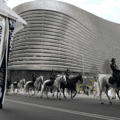 La police contrainte d'intervenir dans le secteur des supporters du Real Madrid lors du Clasico. La raison révélée