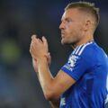Un geste inattendu. Vardy se glisse dans la peau de l’arbitre
