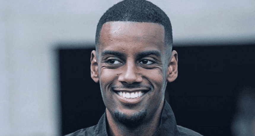 Howe ready to sell Isak, but sets his own condition