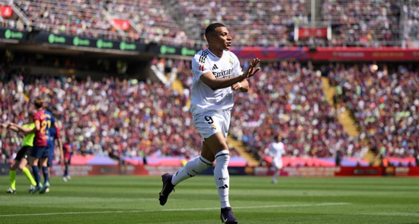 Mbappé scores historic hat-trick as Lewandowski still waits for his 100th goal