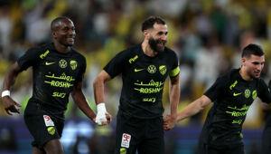 Benzema and Kanté lift the trophy. Al-Ittihad clinch Professional League title ahead of schedule