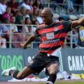 Premier transfert estival ? Mxhele Mabuzza s'entraîne avec Kaizer Chiefs