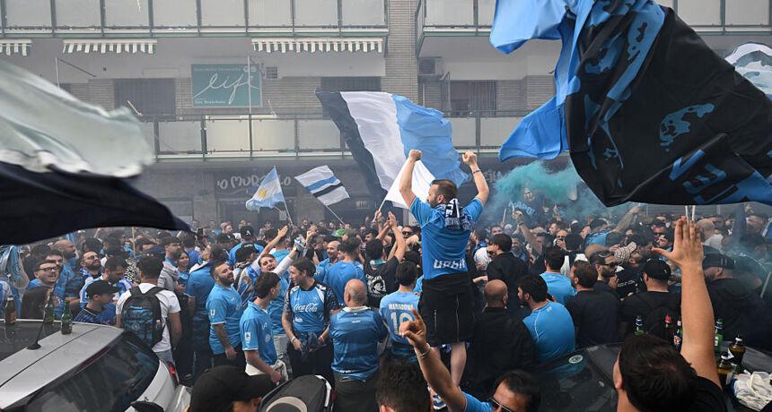 Napoli confidently defeats Cagliari and becomes Italian champions for the second time in three years