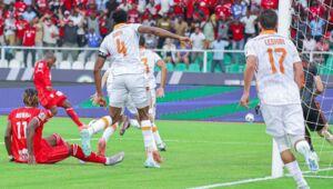 Des questions pour l'arbitre. La Renaissance de Berkane remporte la Coupe de la Confédération de la CAF