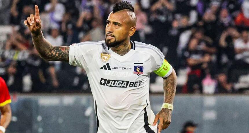 Arturo Vidal reacts to Colo-Colo's first victory in a month