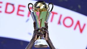 Une nouvelle ère commence : la CAF dévoile le somptueux trophée de la Coupe de la Confédération