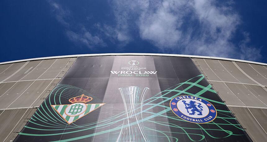 Betis and Chelsea fans brawl ahead of UEFA Conference League final. VIDEO