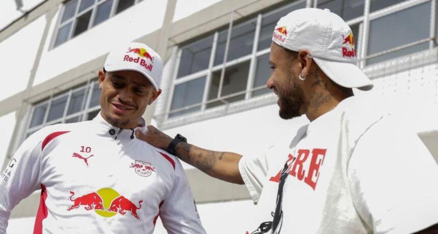 Неймар поприветствовал игрока Лейпцига Хави Симонса в своём Neymar Jr. Charity Institute