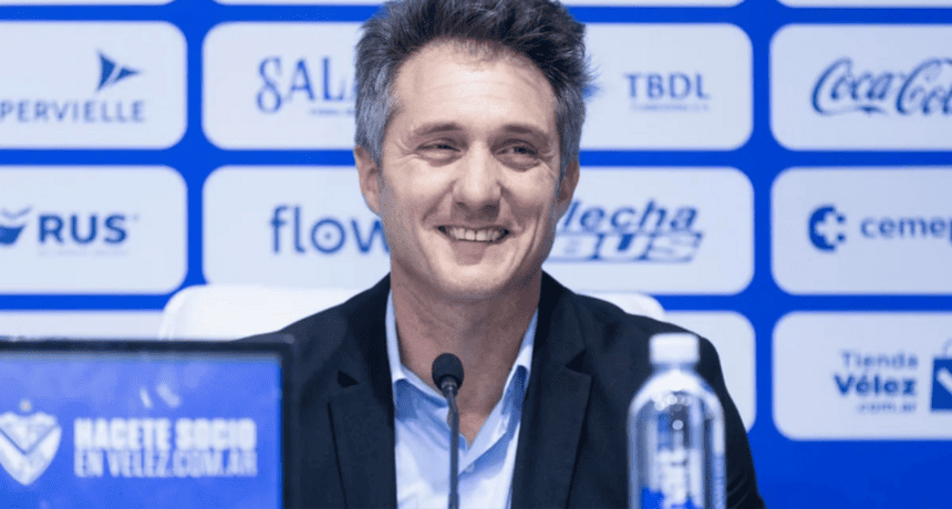 Barros Schelotto Urges Reinforcements, Signals Major Departures at Vélez