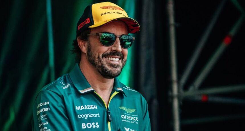 Fernando Alonso shares emotional photos with fans from the F1 fan zone in Barcelona