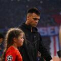 Emotional collapse. Only one fan greeted Inter after their defeat in the UEFA Champions League final