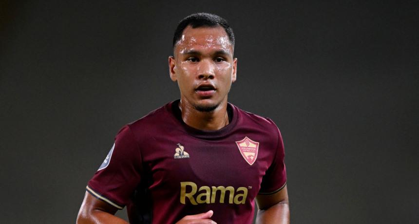 Mamelodi Sundowns are close to signing a defender wanted by Orlando Pirates and Kaizer Chiefs