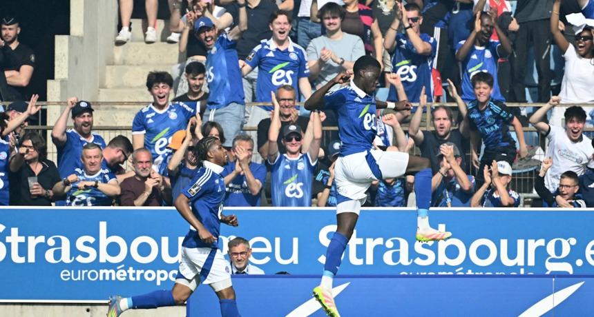 Officiel. Chelsea a finalisé le transfert d’un défenseur de 19 ans en provenance de Strasbourg