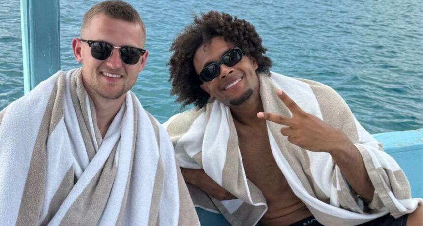 Had a great time. Joshua Zirkzee and Matthijs de Ligt unwind in Barbados