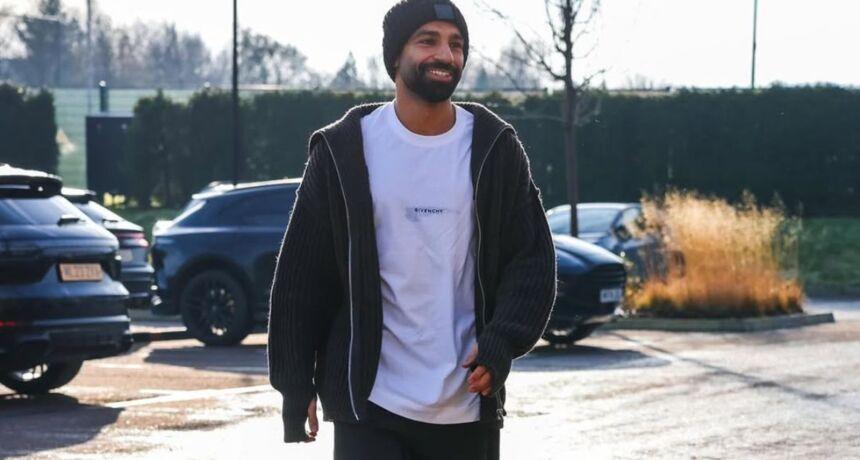 Following the latest trends: Mohamed Salah plays padel tennis while on vacation