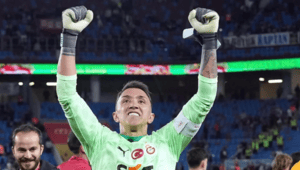 Fernando Muslera Joins Estudiantes de La Plata on 18-Month Deal