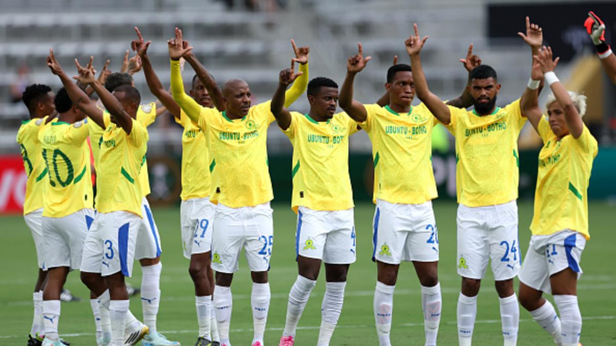 Spectacular! Mamelodi Sundowns players celebrate victory over Ulsan HD with fans