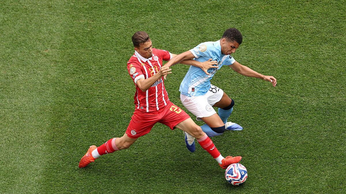 Il a frappé le visage avec ses crampons. Rico Lewis a reçu un carton rouge pour jeu dangereux