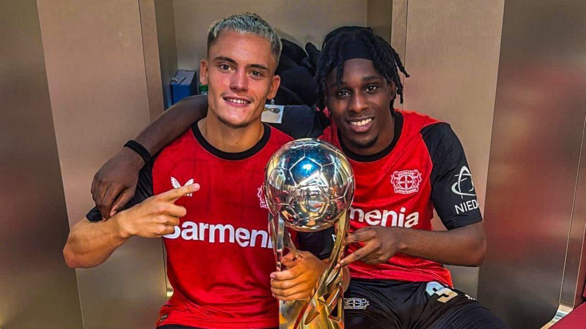 Florian Wirtz et Jeremie Frimpong profitent ensemble de la mer sur fond de transfert à Liverpool