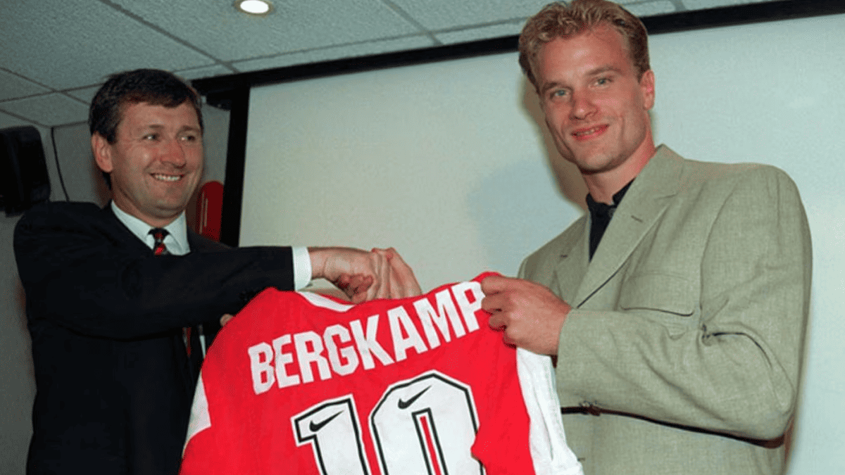 Un jour dans l'histoire : il y a 30 ans, Dennis Bergkamp devenait joueur d'Arsenal