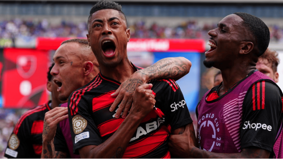 Фламенго выходит в плей-офф после победы Эсперанс над LAFC