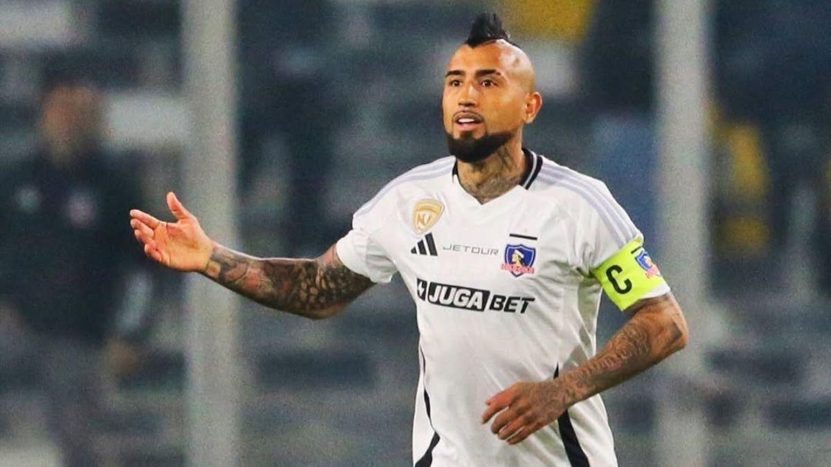 Hard work: Arturo Vidal shows how he trains in the gym with his teammates
