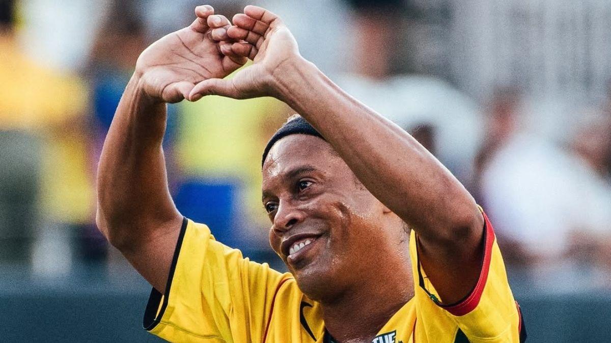 Wow! Ronaldinho lands in Poland to take part in The Legends Duel match
