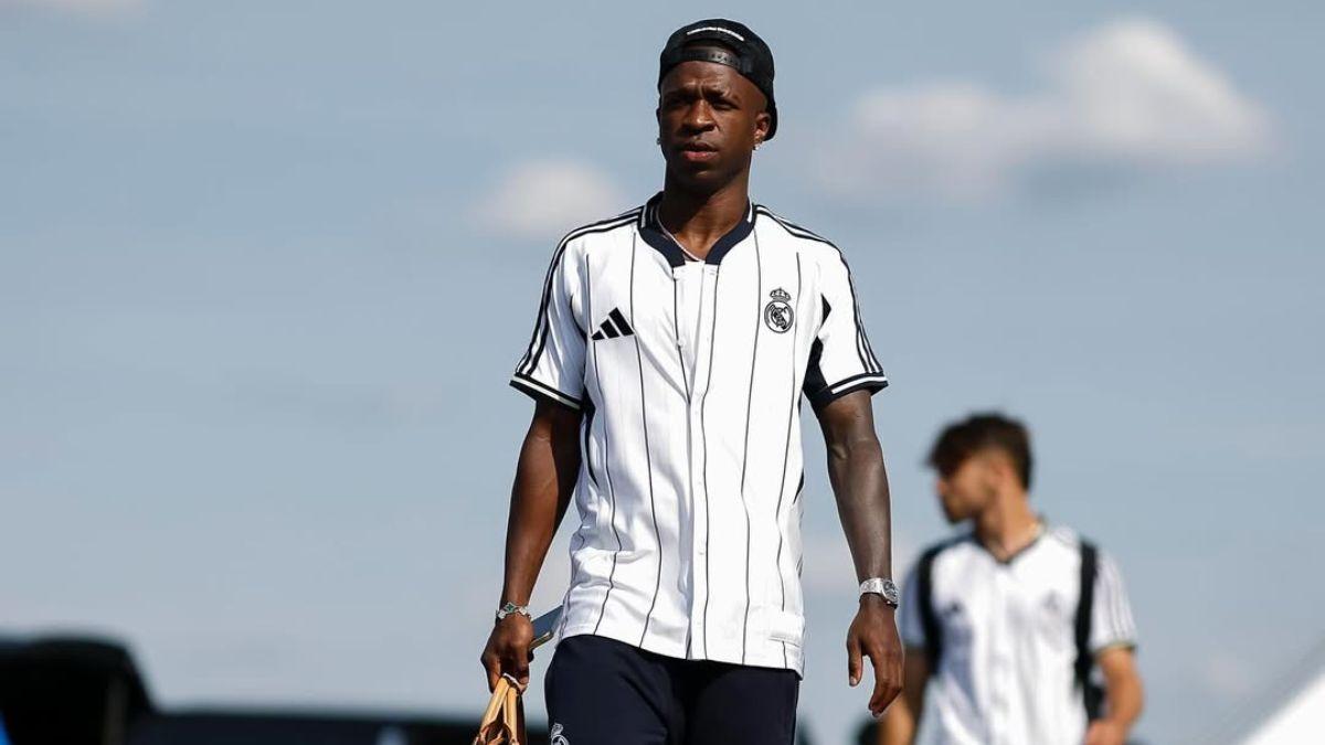 Everything is fine: Vinicius posts new photos in Real Madrid kit