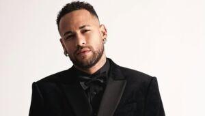 Neymar passe du bon temps : il joue au poker avec ses amis pendant ses vacances