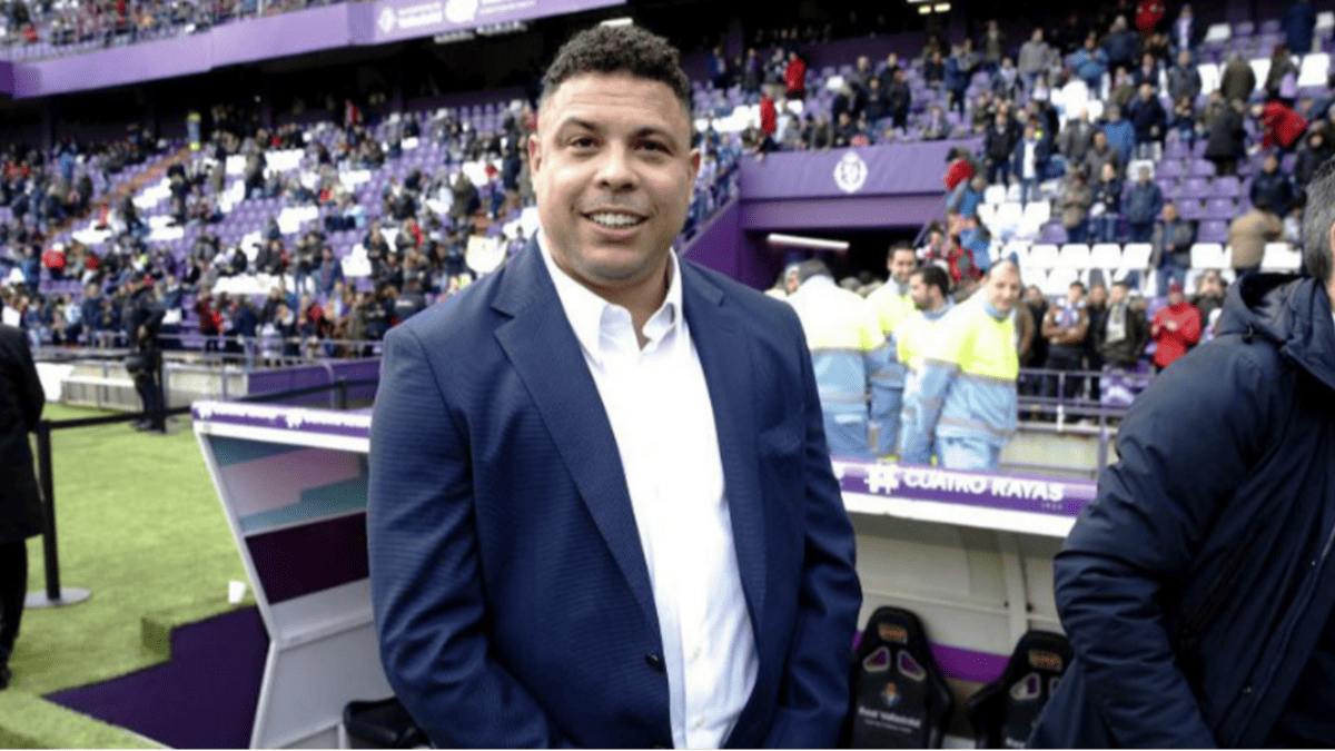 Ronaldo Urges Corinthians to Become SAF, Offers to Invest