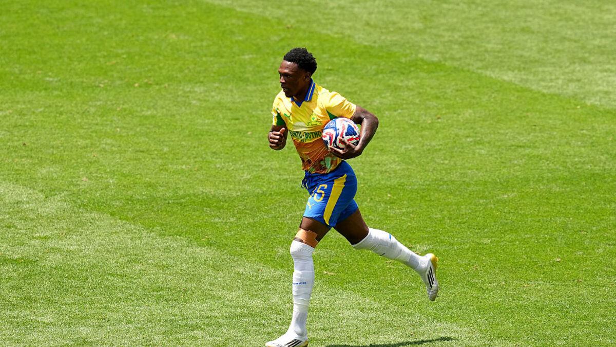 Sad News for Mamelodi Sundowns: Lebo Mothiba to Miss Match Against Fluminense