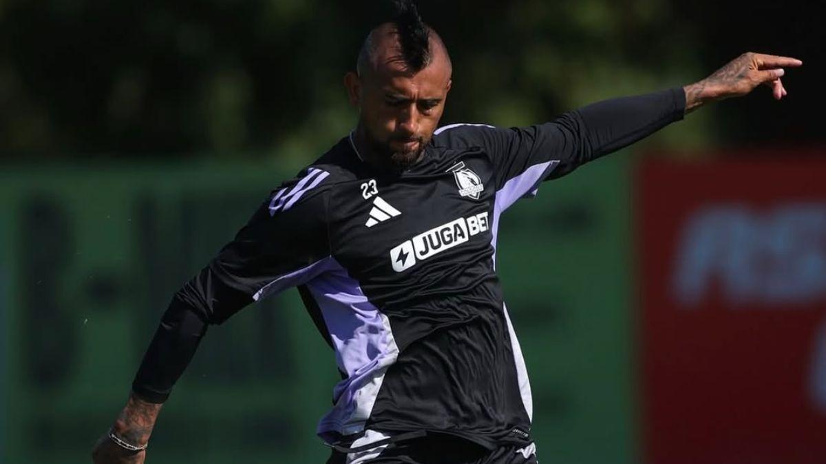 Went to a football match: Vidal shares photo with friends from the stadium stands