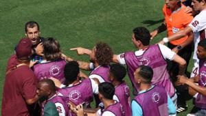¡A un paso de la pelea! Henrikh Mkhitaryan expresó agresivamente su descontento al entrenador principal de Fluminense tras una provocación brusca