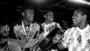 Une autre tragédie ! La légende du football nigérian Peter Rufai est décédée
