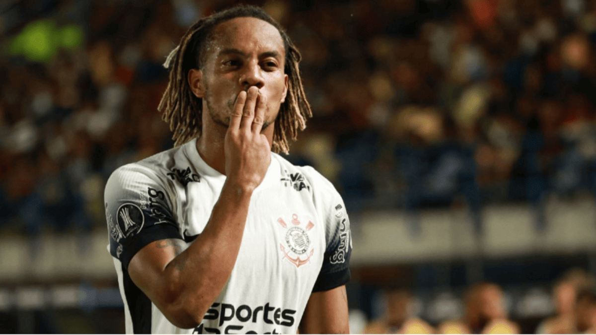 André Carrillo Tested on the Left Wing in Tactical Shift at Corinthians