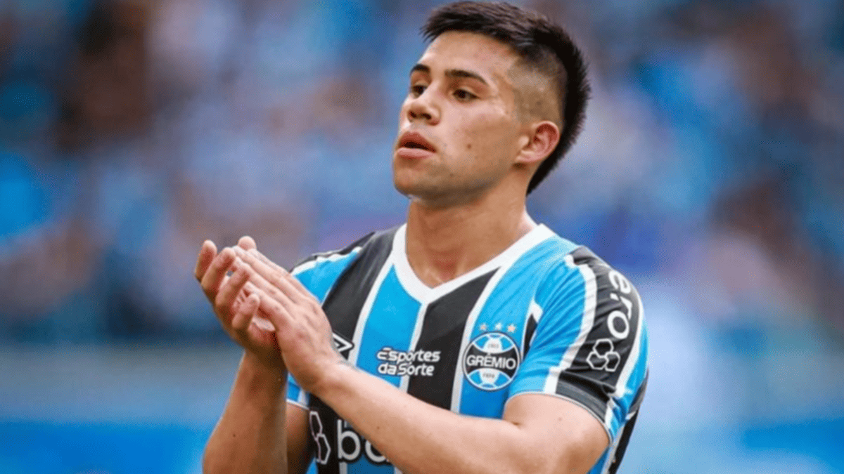 Alexander Aravena Back from Injury at Gremio, but Faces New Setback