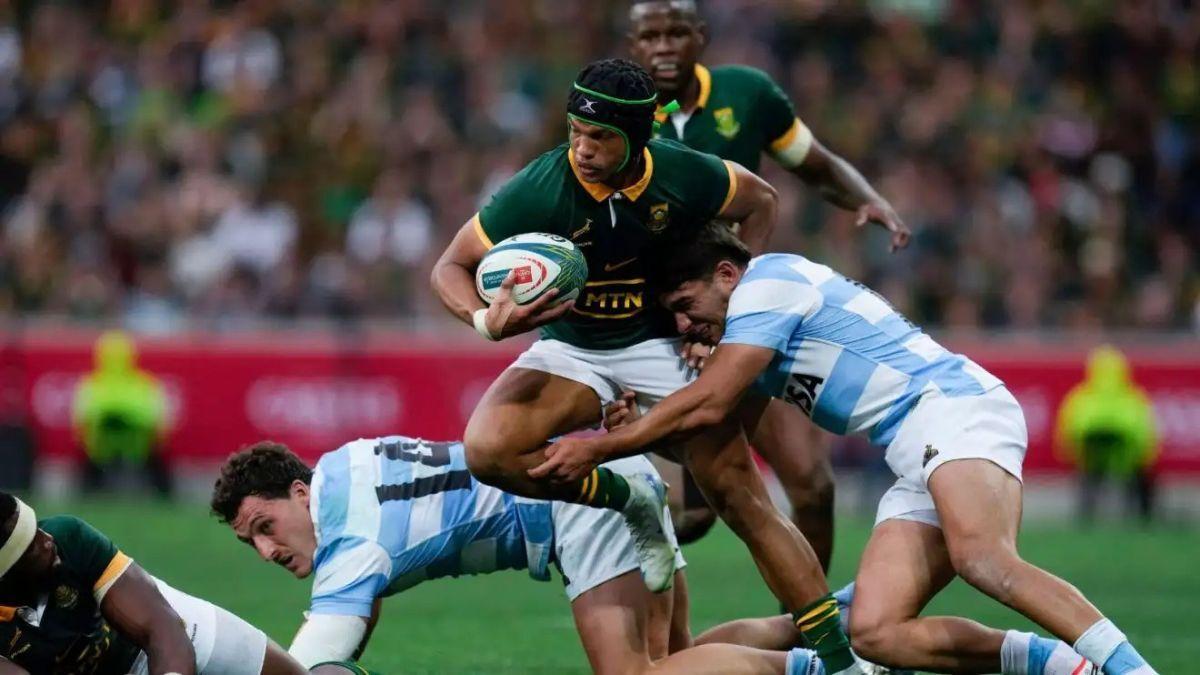 Magnificent. Loftus Versfeld leads the South African anthem ahead of rugby clash