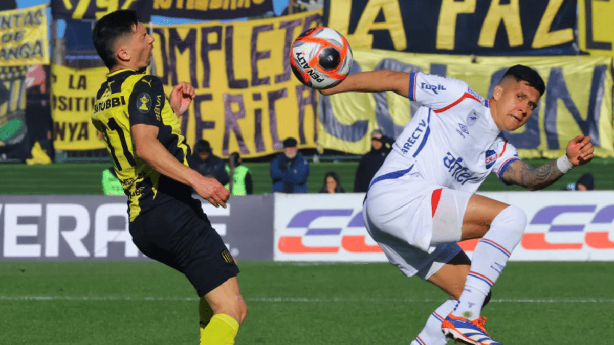 Peñarol Coach Praises Squad's Grit After Clásico Title Win and Highlights Key Defensive Play