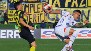 L’entraîneur de Peñarol salue la combativité de son équipe après le titre du Clásico et met en avant une action défensive clé