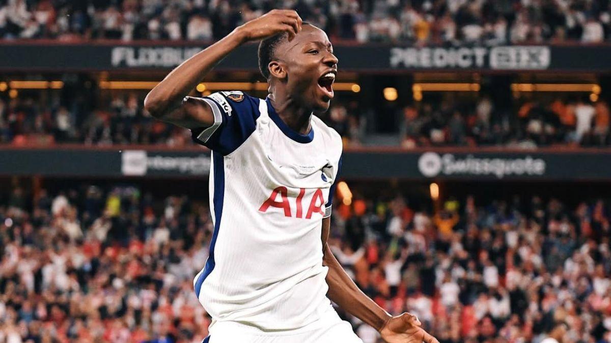 La estrella del Tottenham Pape Sarr pagó la instalación de electricidad en su pueblo natal en Senegal