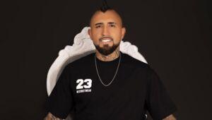 Артуро Видаль поделился снимком в одежде от своего бренда AV Streetwear