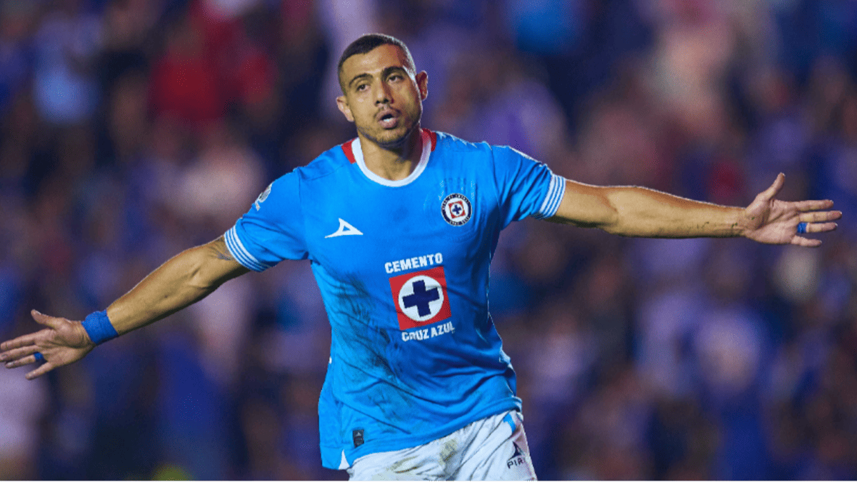 Cruz Azul Offloads Two Foreign Strikers Amid Rebuild