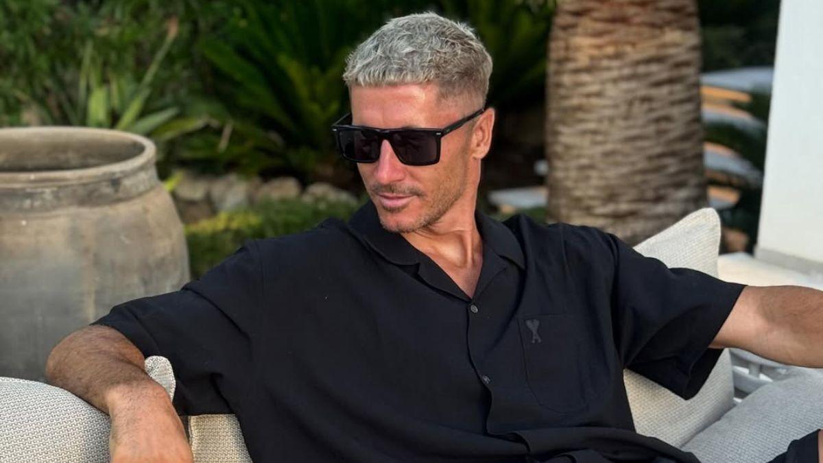 A new trend in Barcelona? Robert Lewandowski decides to dye his hair too