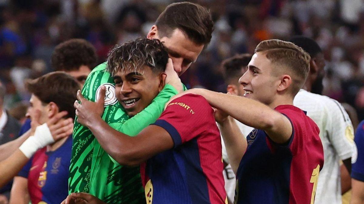 "We all make mistakes": Wojciech Szczęsny shows off his new haircut. Yamal approves